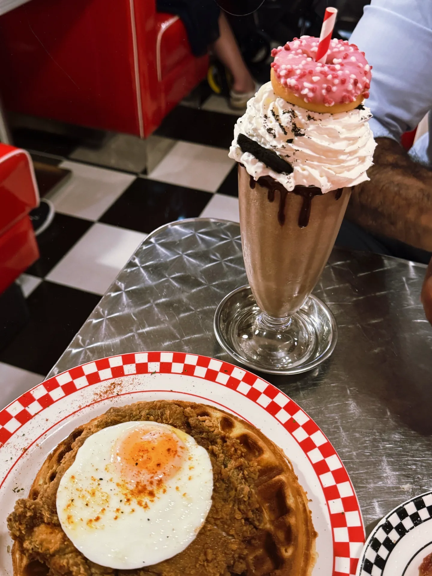 Burgers, sandwiches, & good vibes @ Joji’s Diner