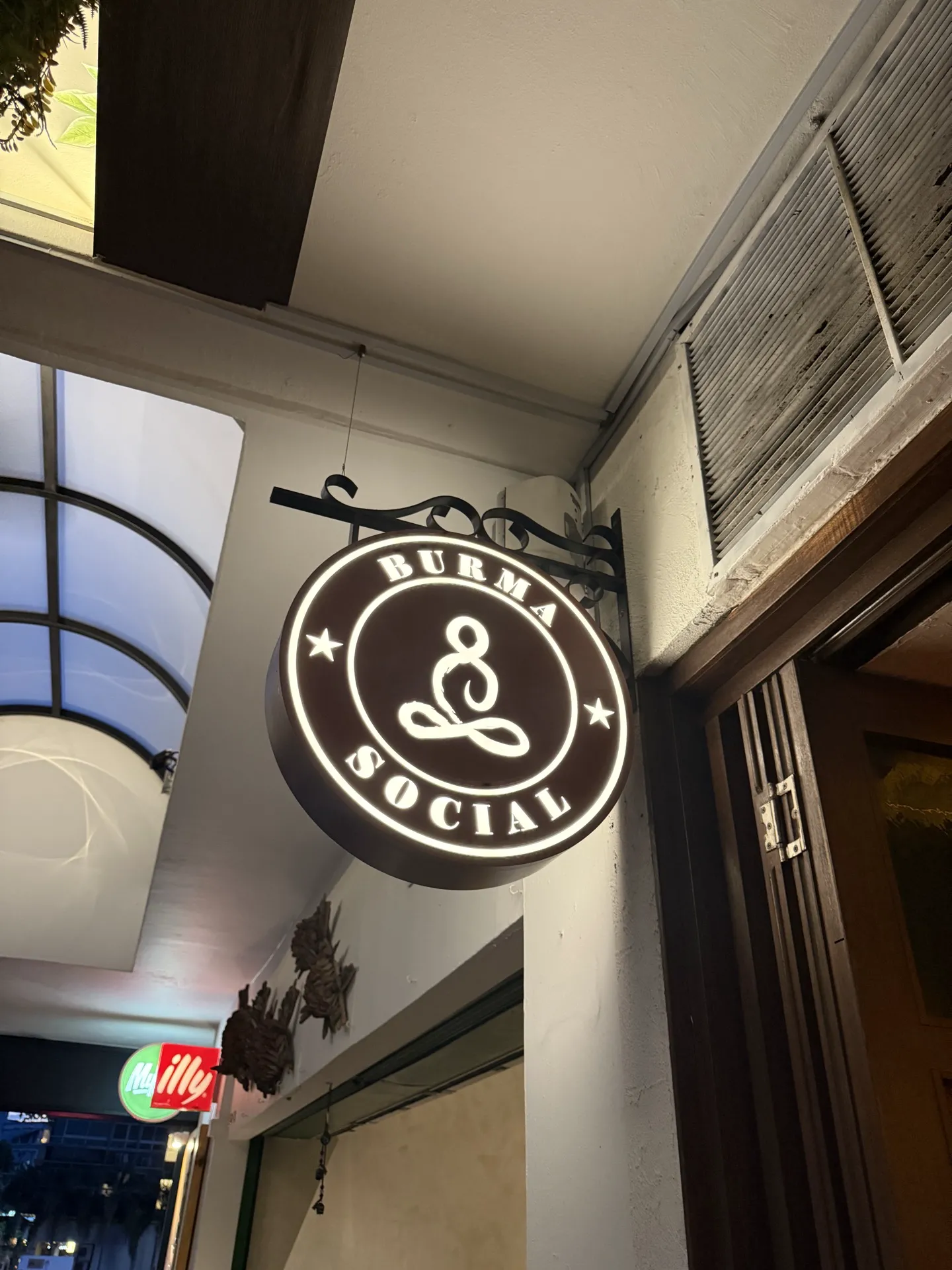 Feast from the six kingdoms at Burma Social